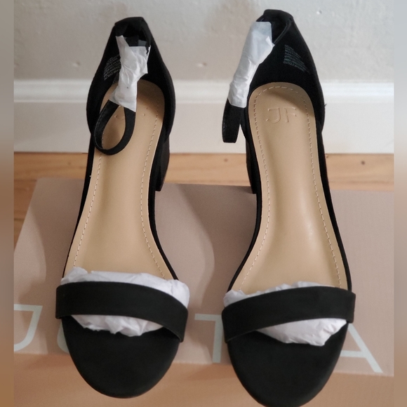 Noura Heeled Sandal, size 8, black color - Picture 2 of 9